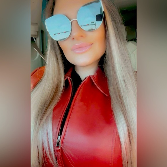 Trixie’s Lux Live - Picture 1 of 1